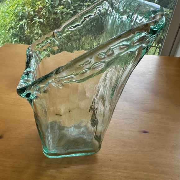 Unusual squared glass flowing water vase or crock - Picture 6 of 7